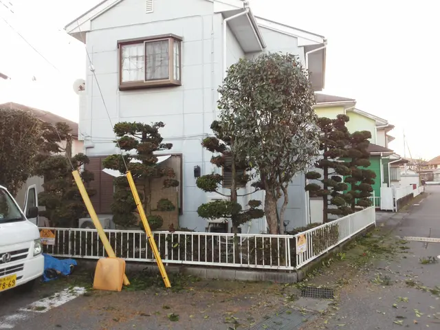 【駐車場代0円☆】安心・丁寧な庭木の剪定サービスの画像