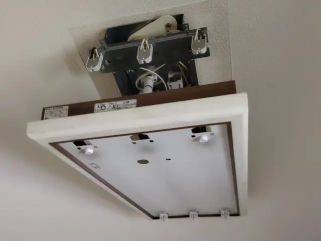 丸型引掛シーリング、角型引掛シーリング、照明交換。事前に現状写真お願いします。サービスの画像