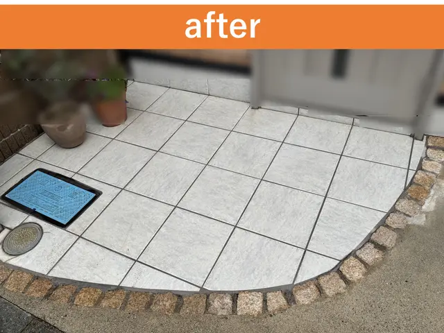 【玄関タイルクリーニング】丁寧作業でご好評いただいております！サービスの画像