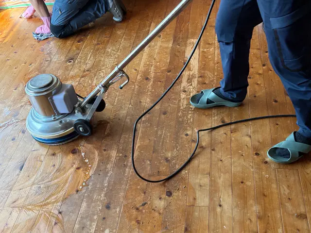 フロアクリーニング&ワックスの事なら田中清掃へお任せサービスの画像