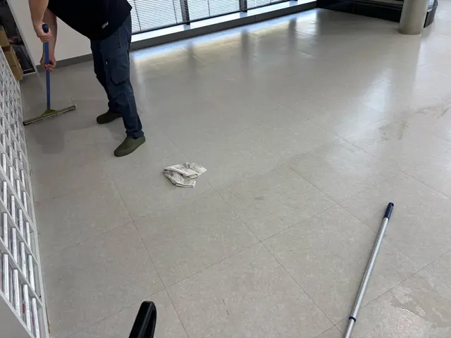 フロアクリーニング&ワックスの事なら田中清掃へお任せサービスの画像