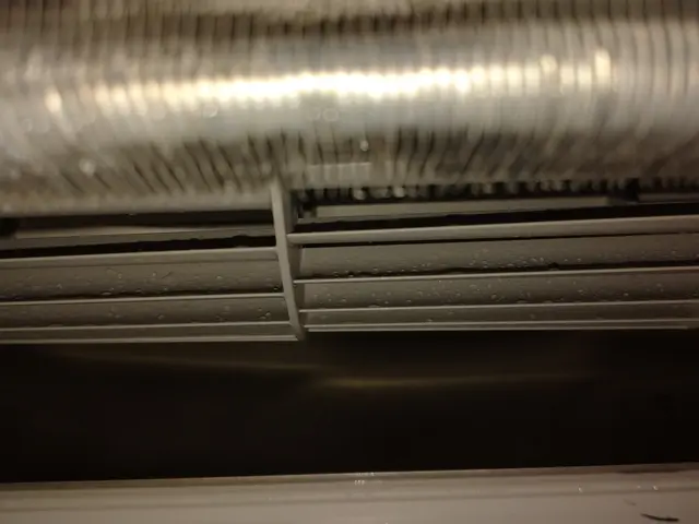 分解エアコンクリーニング　ドレンパンも外しますサービスの画像