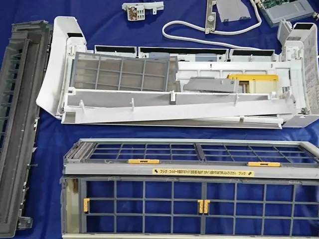 分解エアコンクリーニング　ドレンパンも外しますサービスの画像