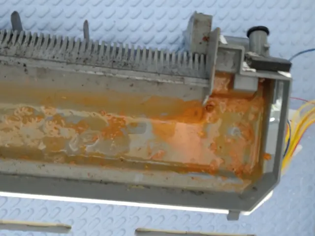 分解エアコンクリーニング　ドレンパンも外しますサービスの画像