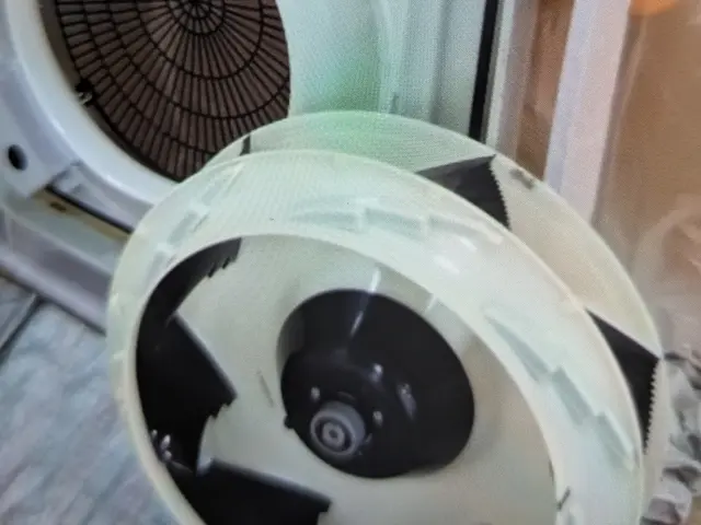 天井埋込・天井吊下げ分解洗浄。大手の会社で経験を積んだ私が丁寧に洗浄します。サービスの画像