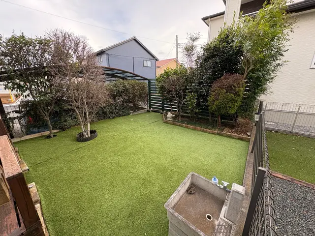 草にこだわり、綺麗な人工芝施工サービスの画像