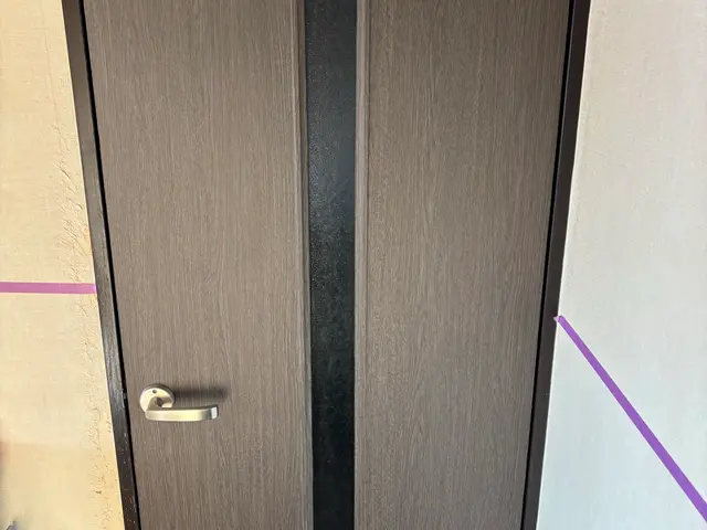 古くなった扉が新品の様な仕上がりに！サービスの画像