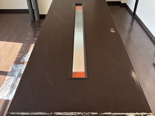 古くなった扉が新品の様な仕上がりに！サービスの画像