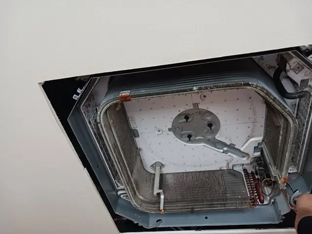 【そろそろやろうかな？そんな依頼増えてます！】埋め込みエアコンクリーニングサービスの画像