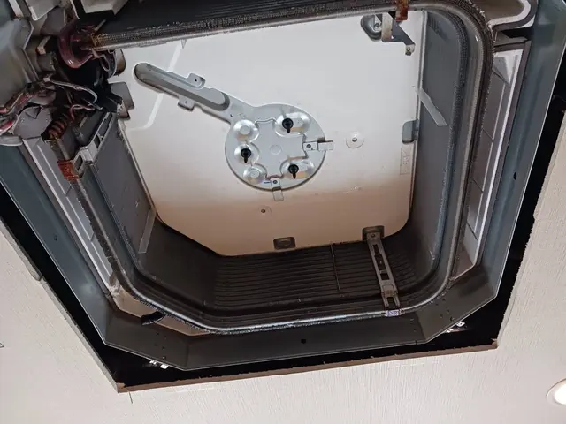 【そろそろやろうかな？そんな依頼増えてます！】埋め込みエアコンクリーニングサービスの画像