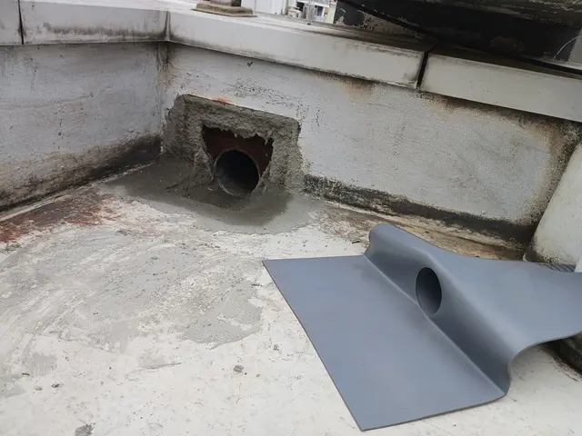雨漏り、漏水の修繕。防水シート施工。排水口の交換や修復。どんな防水のご相談もOKサービスの画像