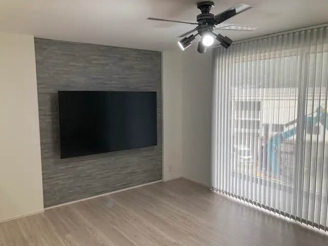 壁掛けテレビ設置サービスの画像