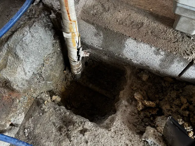 正確かつスピーディーな施工が自慢。3姉妹のパパが丁寧に作業します。サービスの画像