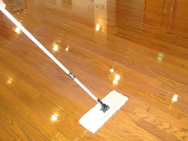 一般家庭から店舗 事務所まで、ビル技能士が３0年の経験で迅速丁寧に施工致しますサービスの画像