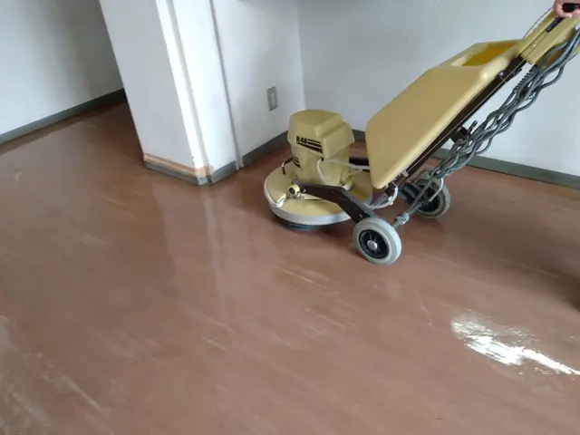 一般家庭から店舗 事務所まで、ビル技能士が３0年の経験で迅速丁寧に施工致しますサービスの画像