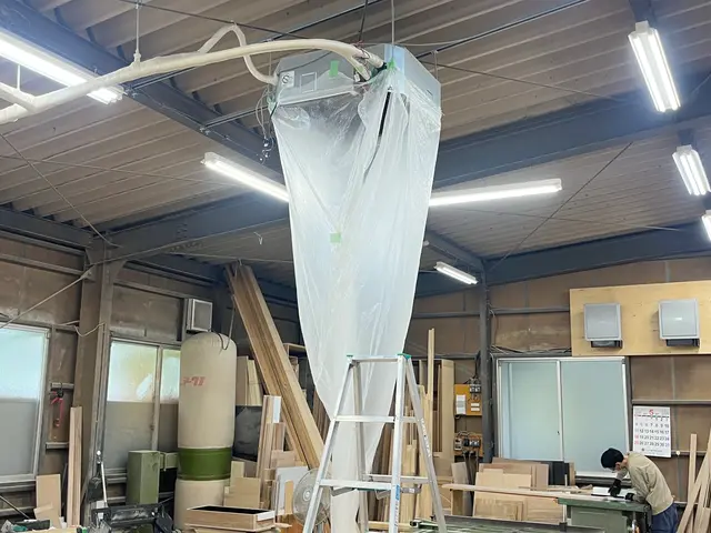 業務用天井埋込式、天吊りエアコンサービスの画像