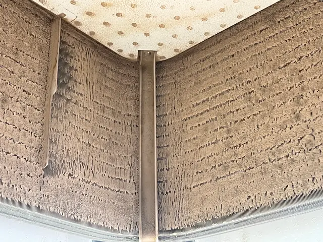 業務用天井埋込式、天吊りエアコンサービスの画像