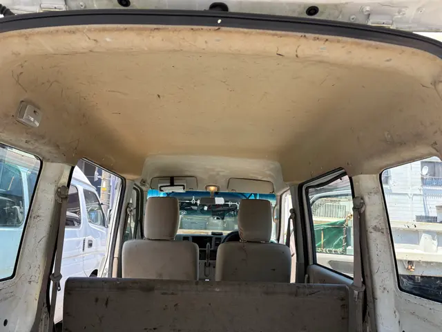 車内清掃【新車の輝きに近づけます】お客様安心の損害保険加入済み。サービスの画像