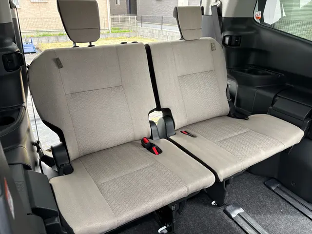 車内清掃【新車の輝きに近づけます】お客様安心の損害保険加入済み。サービスの画像