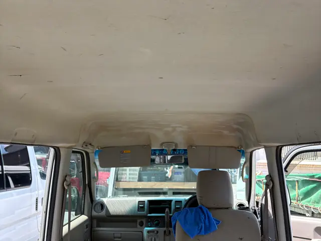 車内清掃【新車の輝きに近づけます】お客様安心の損害保険加入済み。サービスの画像