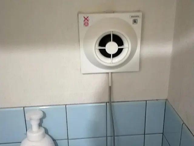 ☆トイレの黒ずみ 尿石取ってピカピカにしませんか☆サービスの画像