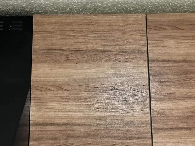 貼って再生！　交換せずに見た目をリニューアル出来ます　キッチン扉シート施工サービスの画像