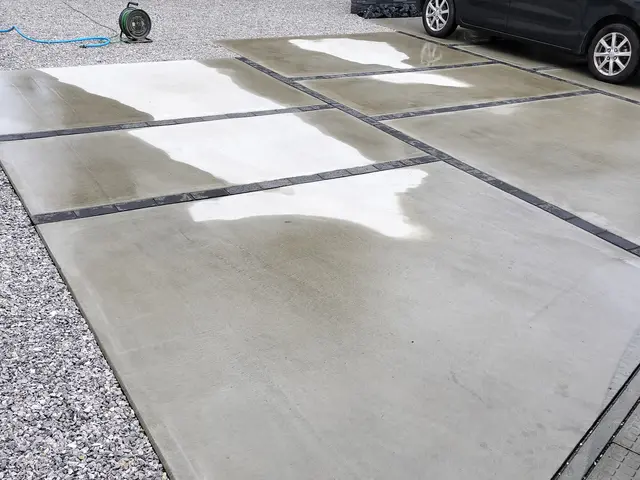 ☆駐車場の高圧洗浄☆土日祝日も積極的に営業中☆当日仕上げ☆サービスの画像