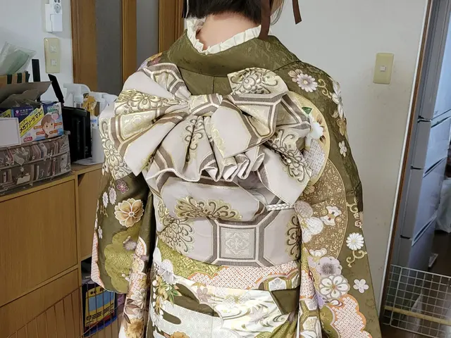 【YouTube 登録者数 1.8万人】着付け歴23年の経験