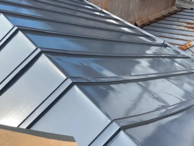 屋根の塗装ストレートサービスの画像