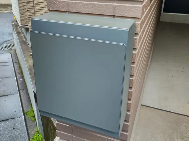 【ポストの交換】　取付のみは12,000円で承ります。水平確認 コンクリートOKサービスの画像