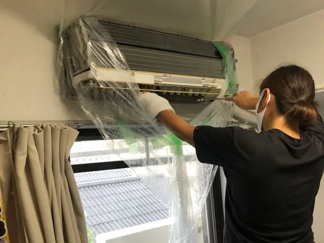 お写真の女性が長期休業になります。店長or店長とスタッフでのお伺いになります。サービスの画像