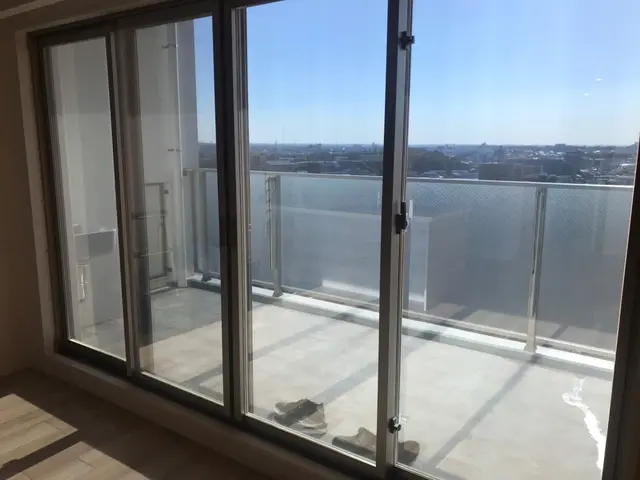 既存の窓ガラスに地震対策、UVカット対策、熱さ（暑さ）防止対策フィルムを！サービスの画像