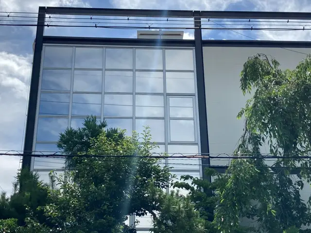 既存の窓ガラスに地震対策、UVカット対策、熱さ（暑さ）防止対策フィルムを！サービスの画像