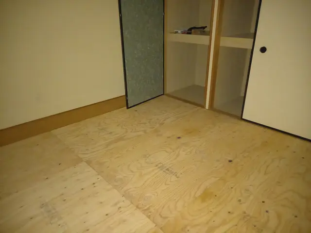 畳を撤去し、床を上げ、お好みの床材を張ります。サービスの画像