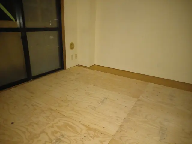 畳を撤去し、床を上げ、お好みの床材を張ります。サービスの画像