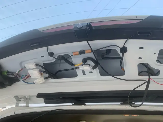 前後ドラレコ　デジタルインナーミラーの出張取り付けサービスの画像