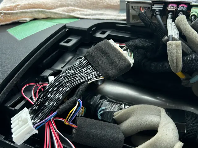 業界歴25年の経験と知識で親切丁寧にTVキット取り付けいたします。サービスの画像