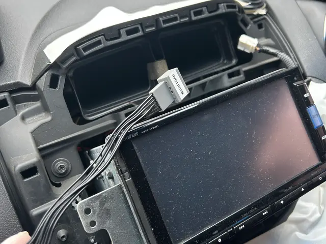 業界歴25年の経験と知識で親切丁寧にTVキット取り付けいたします。サービスの画像