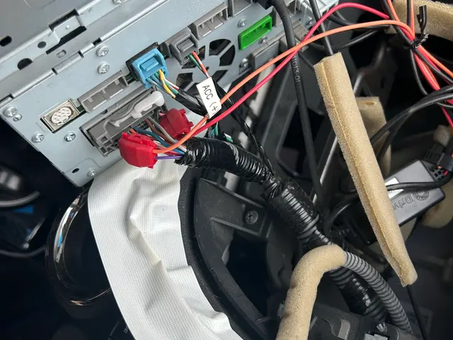 業界歴25年の経験と知識で親切丁寧にTVキット取り付けいたします。サービスの画像