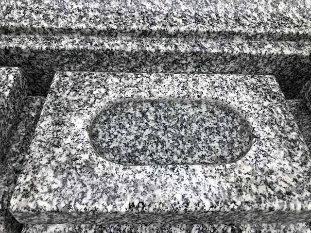 真心を込めてお墓参りを致します。お写真で作業報告致します。サービスの画像