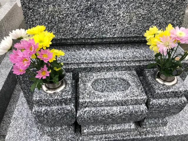 真心を込めてお墓参りを致します。お写真で作業報告致します。サービスの画像