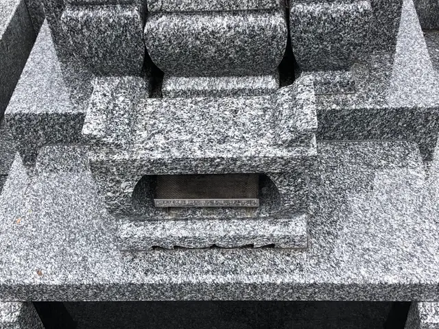 真心を込めてお墓参りを致します。お写真で作業報告致します。サービスの画像