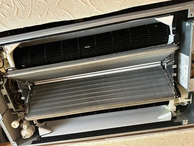 家庭用天井埋込型エアコンクリーニング。抗菌コート無料！サービスの画像