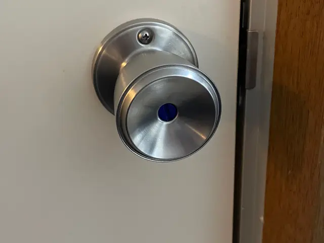 ★損害保険加入店★ドアノブ交換いたします。サービスの画像
