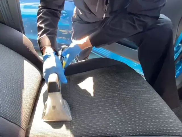 6000台以上の実績と信頼の自社HP保有、評価Ｂの車内を評価Aに蘇らせてみせますサービスの画像