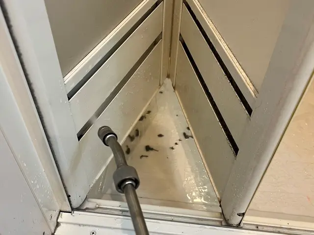 ◎有資格者です！水回り！ベランダ！窓拭き！お任せください。丁寧に作業致します。サービスの画像