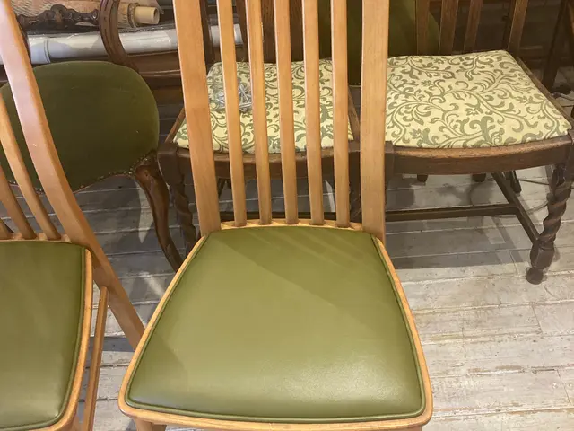 椅子の修復、張替えサービスの画像