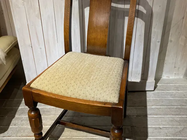 椅子の修復、張替えサービスの画像