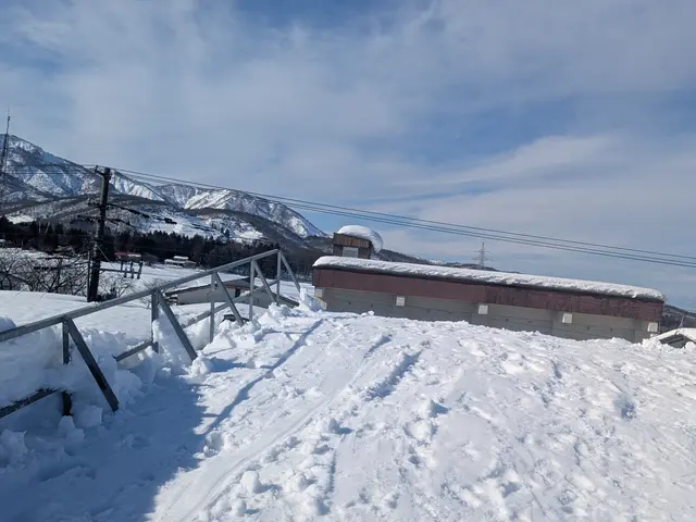 屋根の雪下ろし、雪かきいたしますサービスの画像