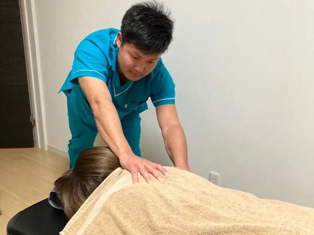 【一発改善】ギックリ腰も可、実績３万人以上！どんな頑固なコリもしっかりほぐしますサービスの画像